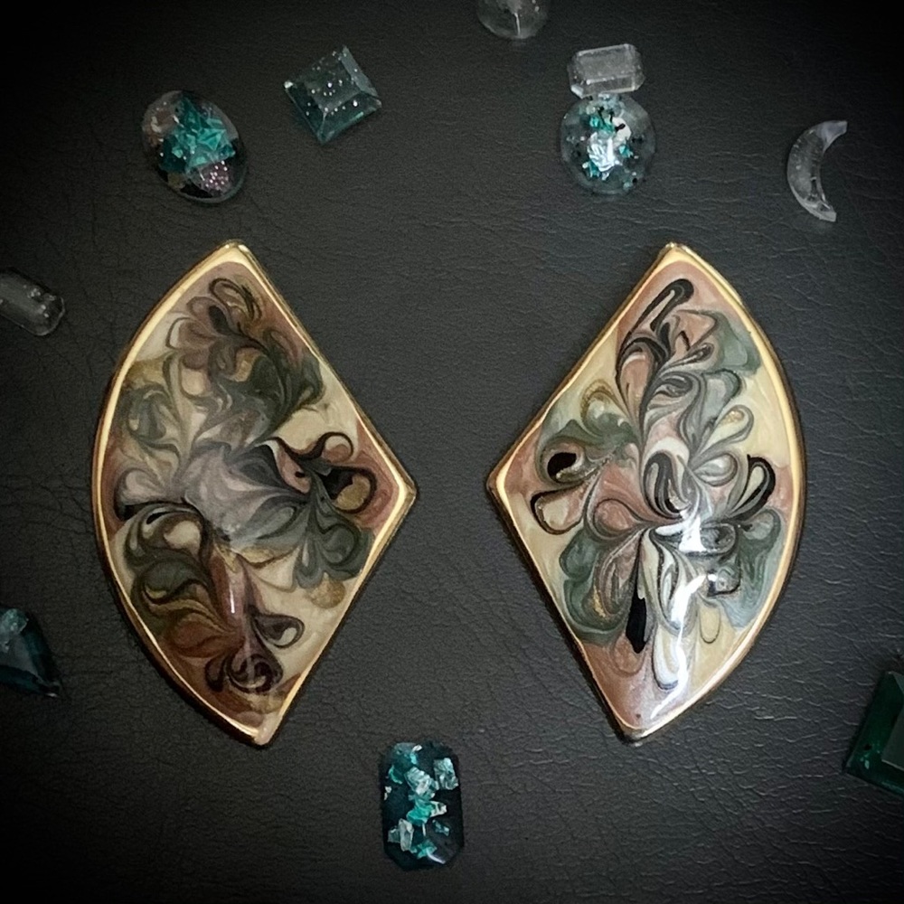VINTAGE SWIRLY SHIMMERY clip on earrings